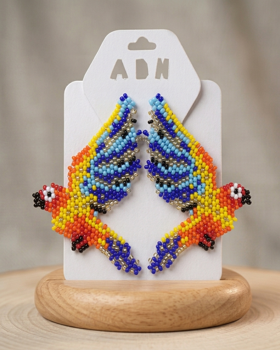 Detalle de aretes ADN en mostacilla checa